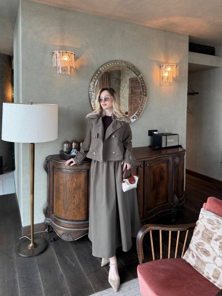 طقم جاكيت وتنوره