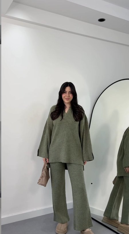 طقم تريكو فستقي