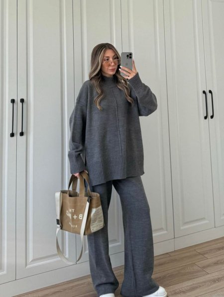 طقم تريكو رمادي